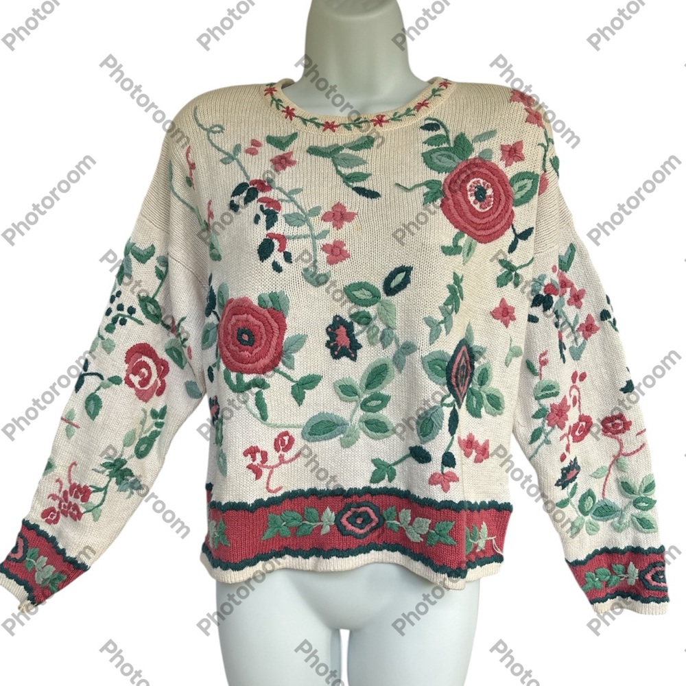 True VINTAGE 1980s Embroidered Floral Knit Crew Neck Sweater S M